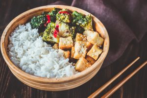 Tofu and broccoli stir-fry with white rice